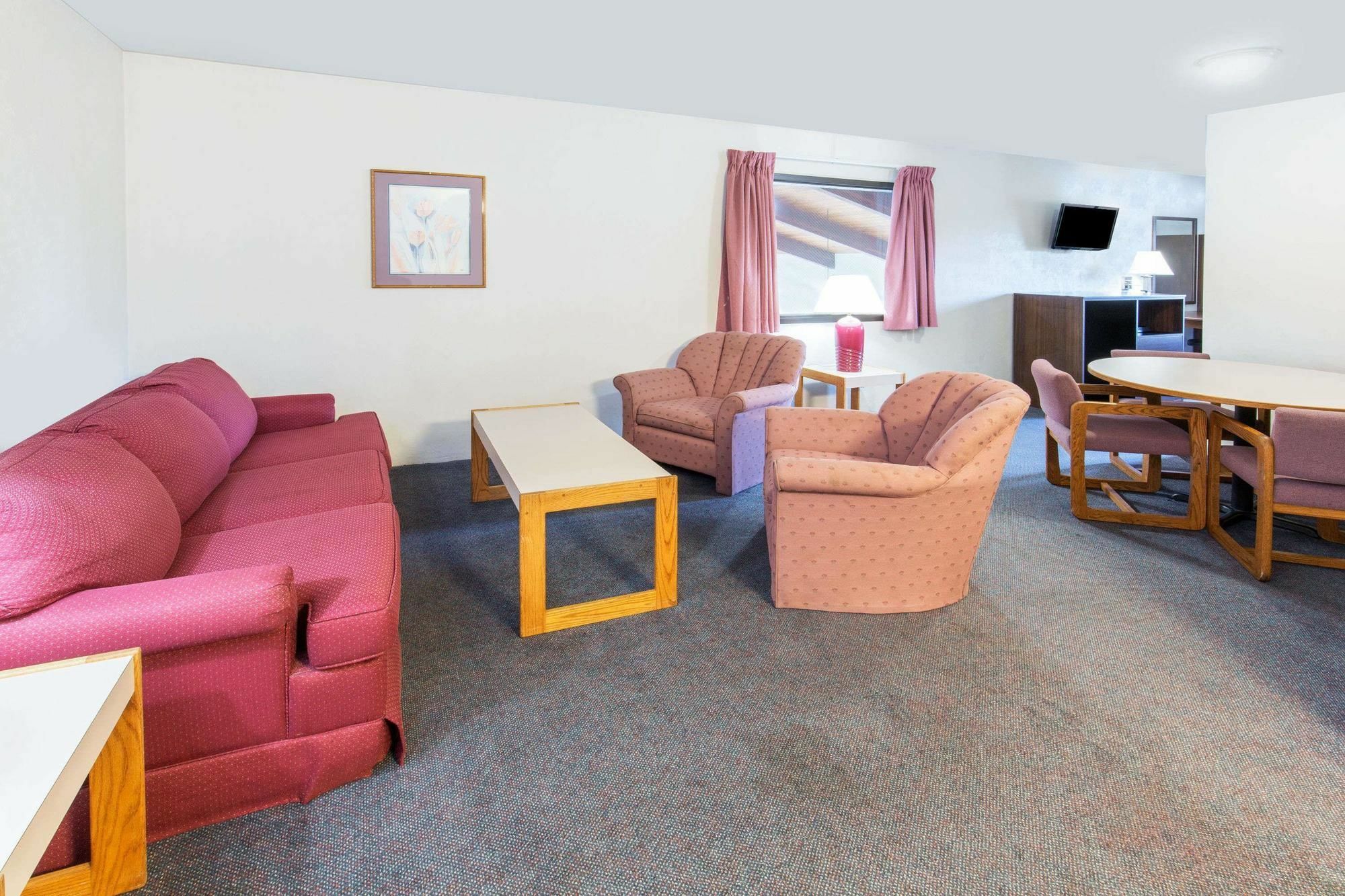 Hotel Super 8 By Wyndham Salem Zewnętrze zdjęcie